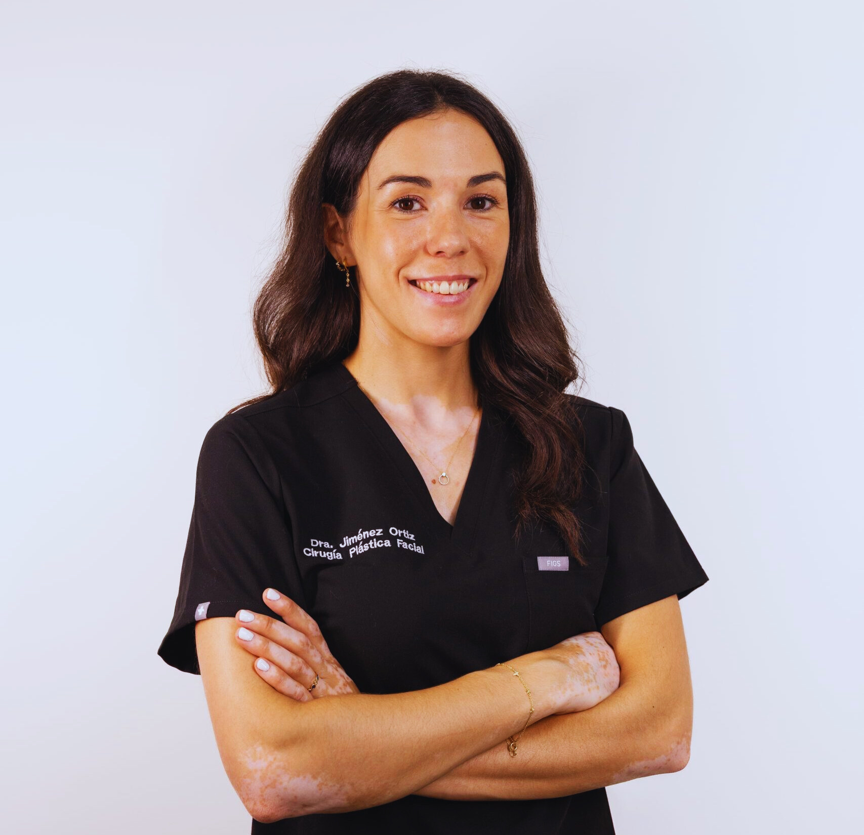 rinoplastia La rinoplastia es una de las cirugías plásticas faciales más solicitadas, orientada a modificar la forma, tamaño o proporciones de la nariz para lograr un rostro más equilibrado y armónico.